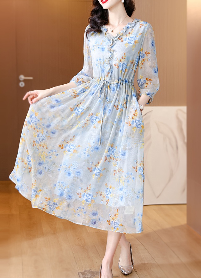 Show young refinement spring and summer tender dress