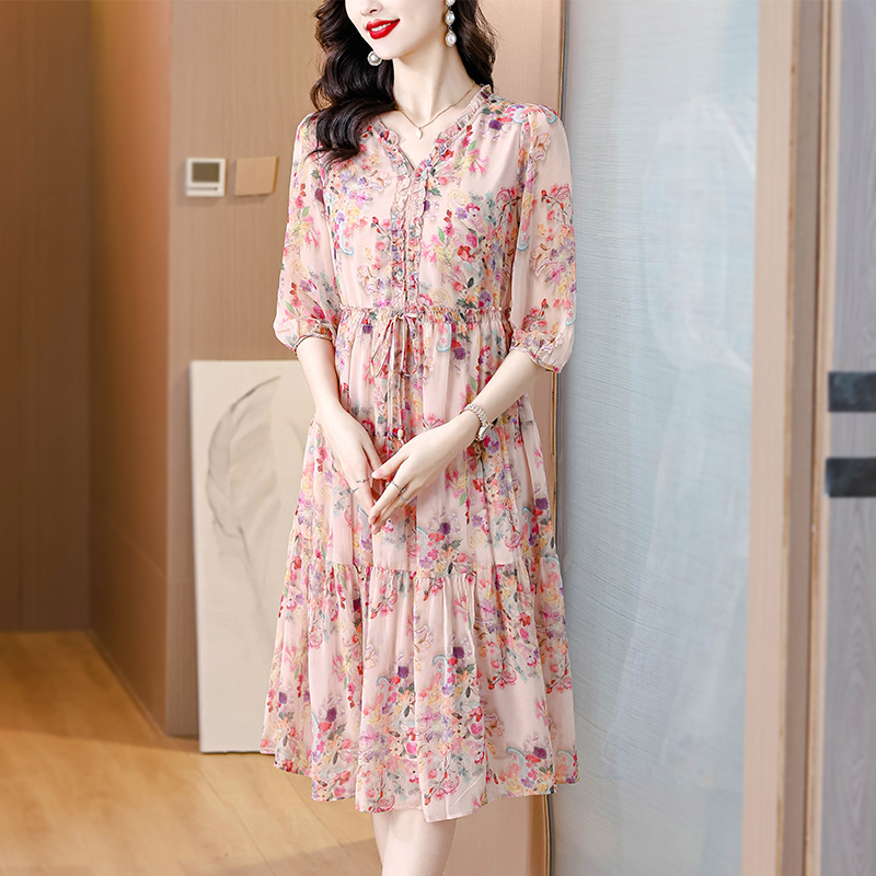 Show young V-neck tender pinched waist real silk dress