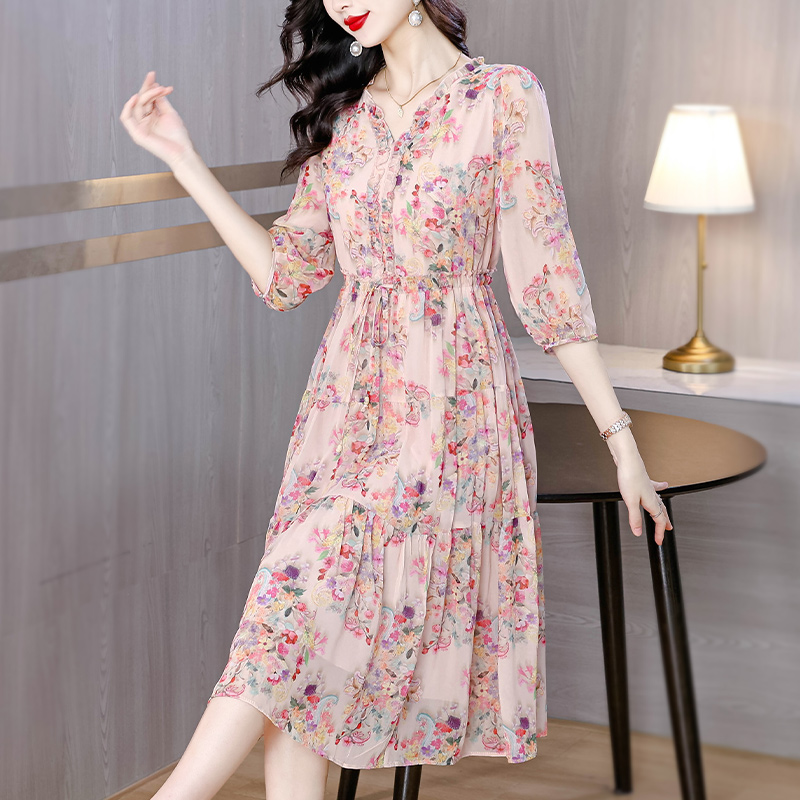 Show young V-neck tender pinched waist real silk dress