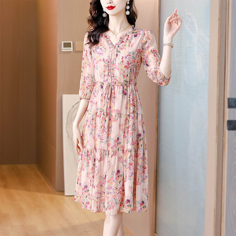 Show young V-neck tender pinched waist real silk dress