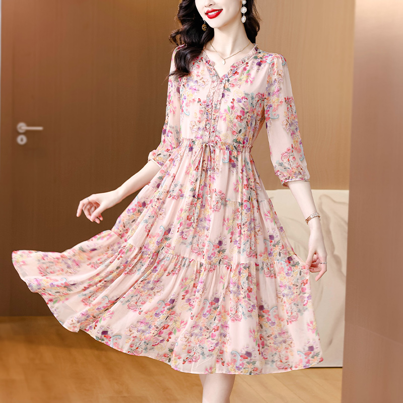 Show young V-neck tender pinched waist real silk dress