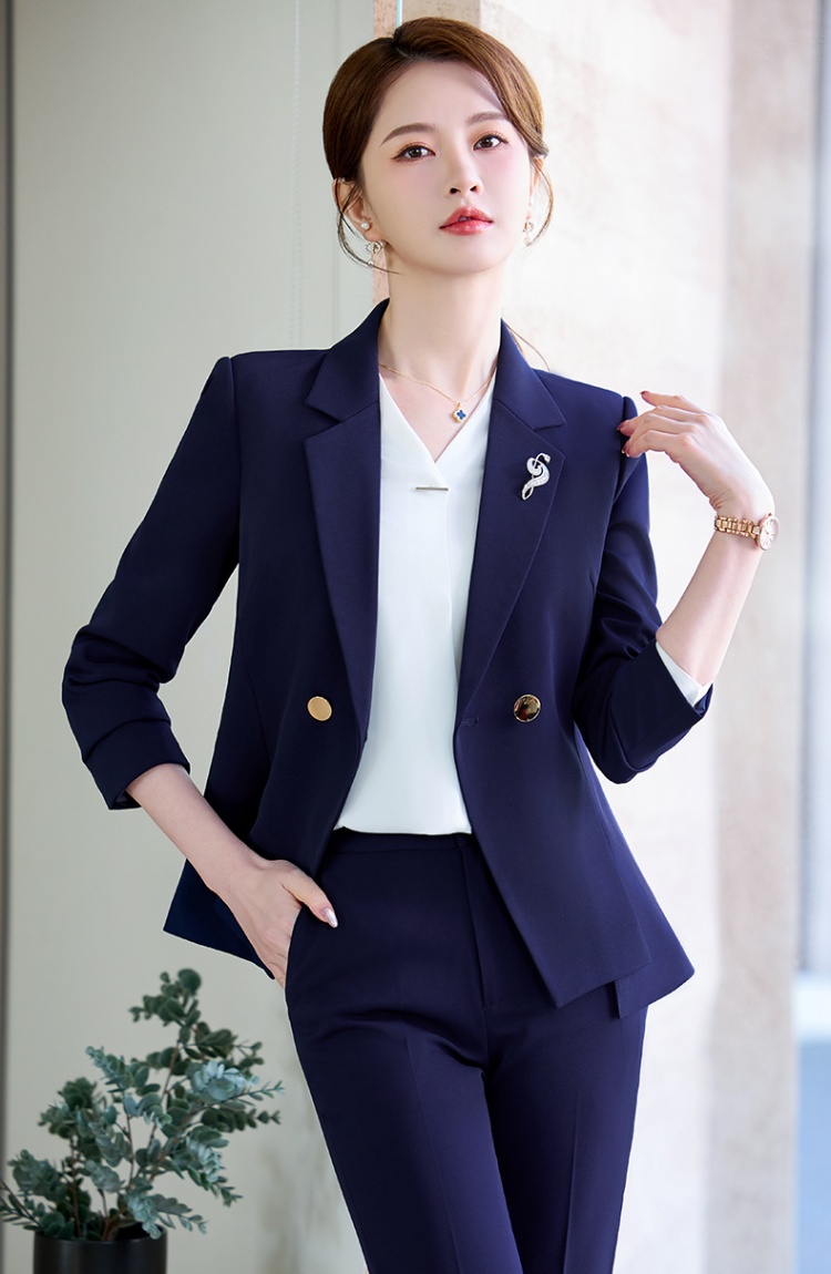 Business suit a set for women