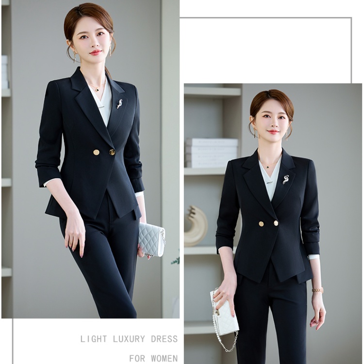 Business suit a set for women