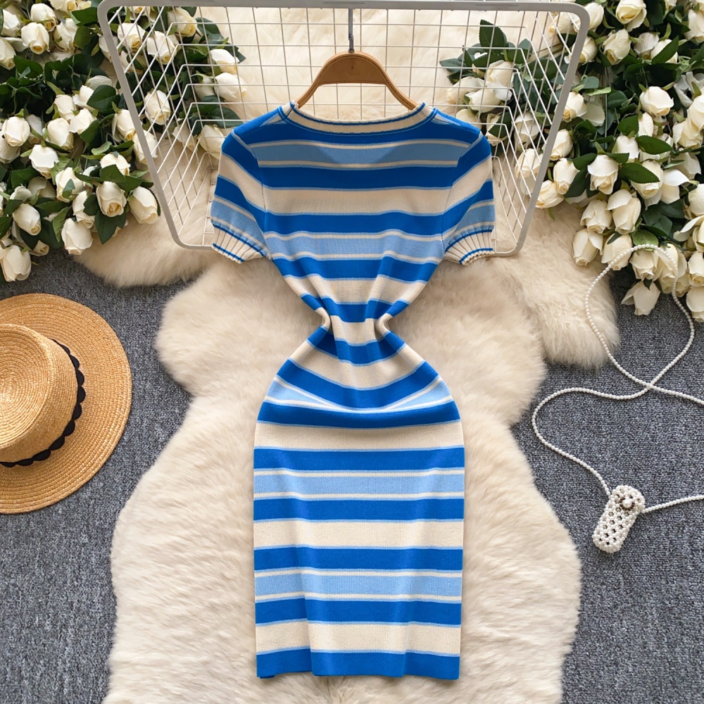 Round neck pinched waist niche stripe knitted dress