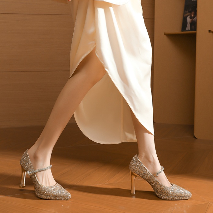 High-heeled shoes for women