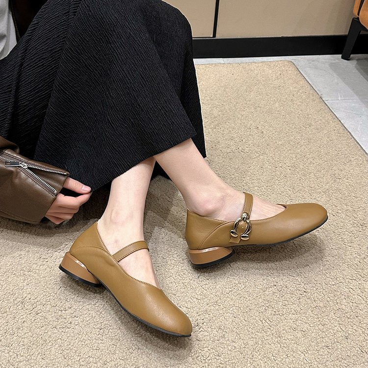 Small low flattie France style leather shoes for women