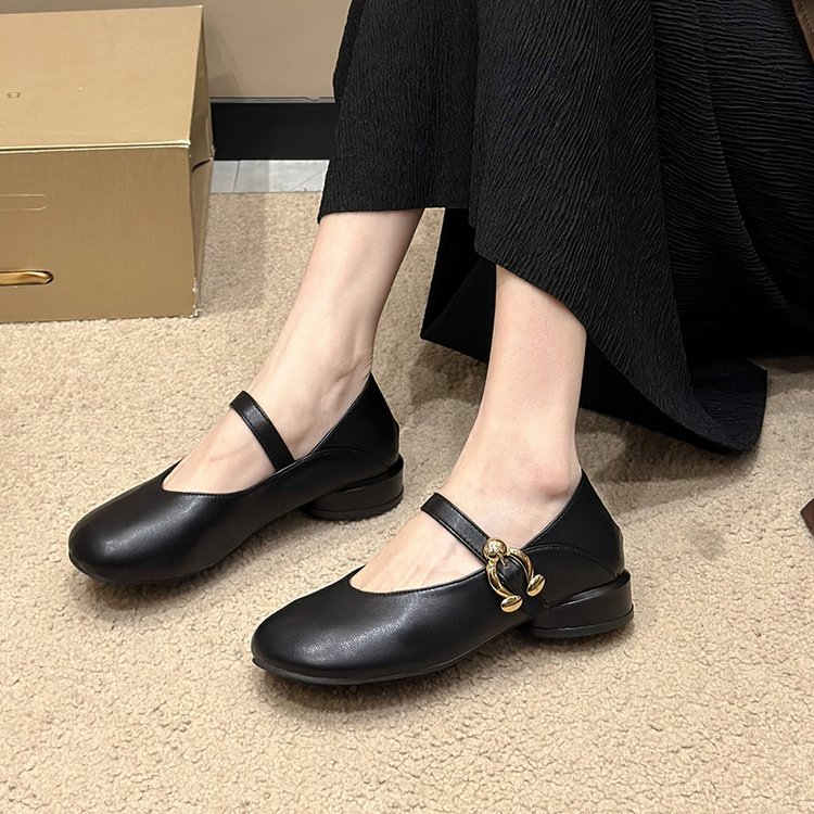 Small low flattie France style leather shoes for women