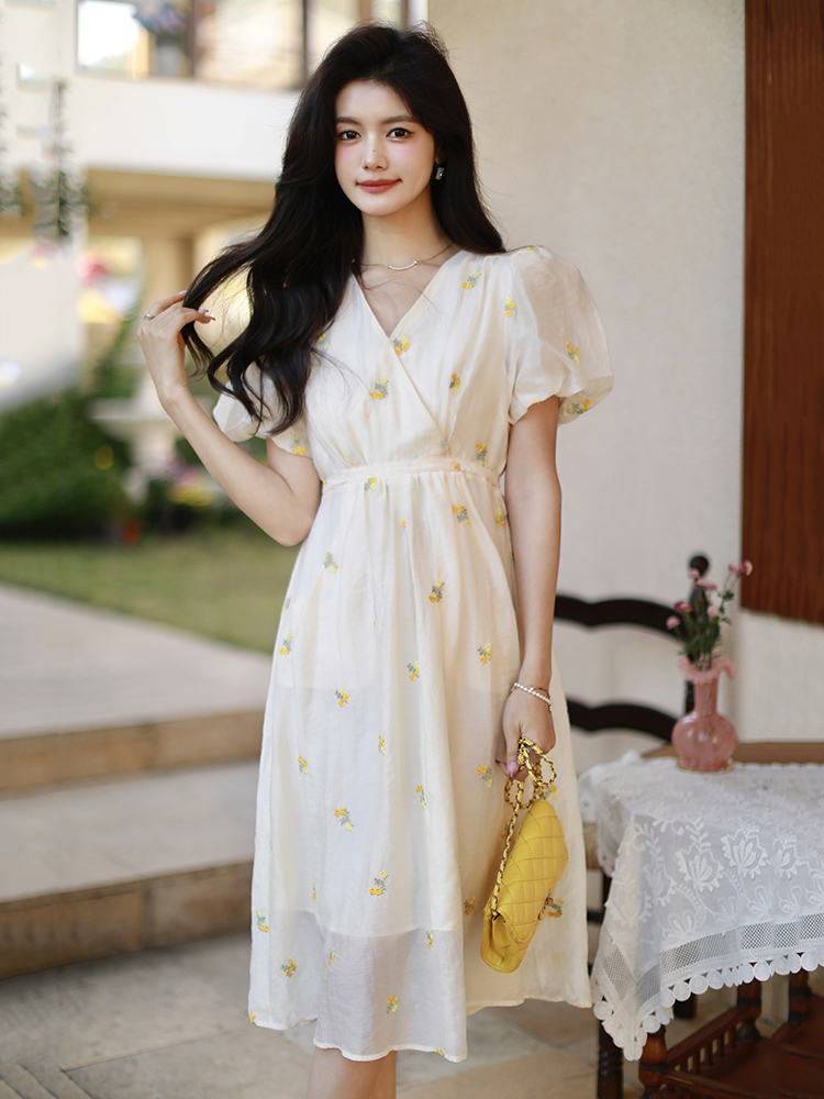 Temperament slim frenum floral embroidery high waist dress