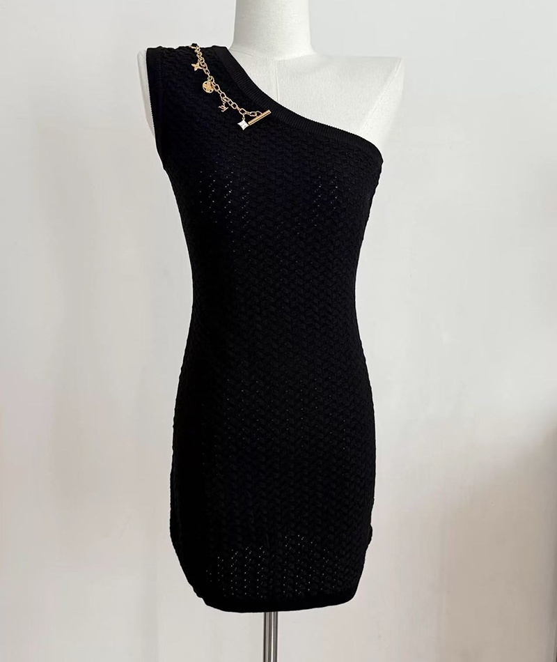 Enticement unique shoulder tight temperament dress