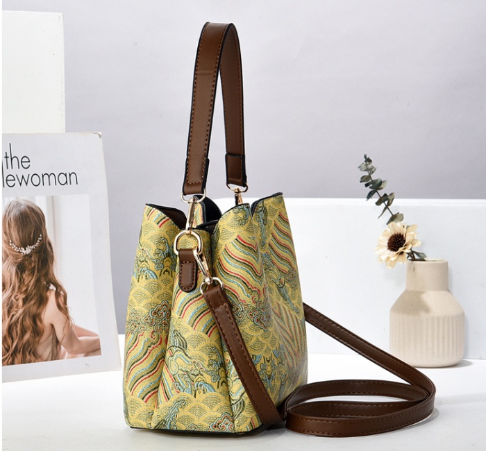 High capacity bucket bag shoulder bag for women