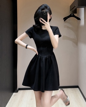 Summer Hepburn style T-back slim pinched waist dress