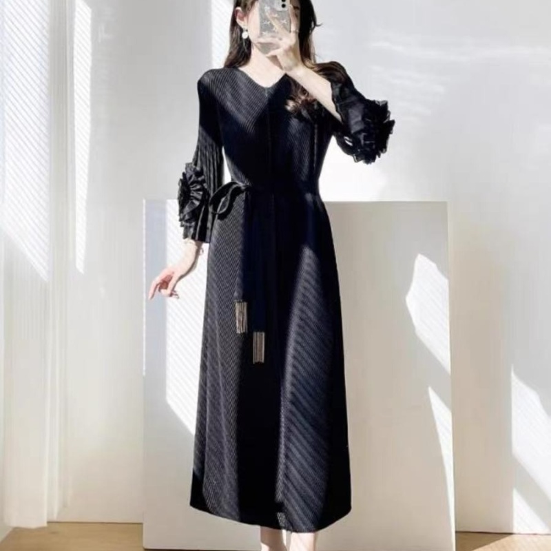 Trumpet sleeves belt European style long dress for women