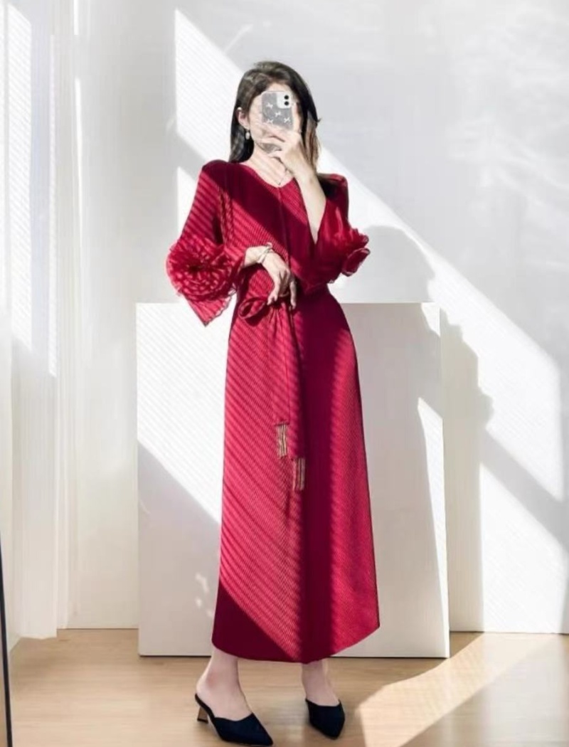 Trumpet sleeves belt European style long dress for women