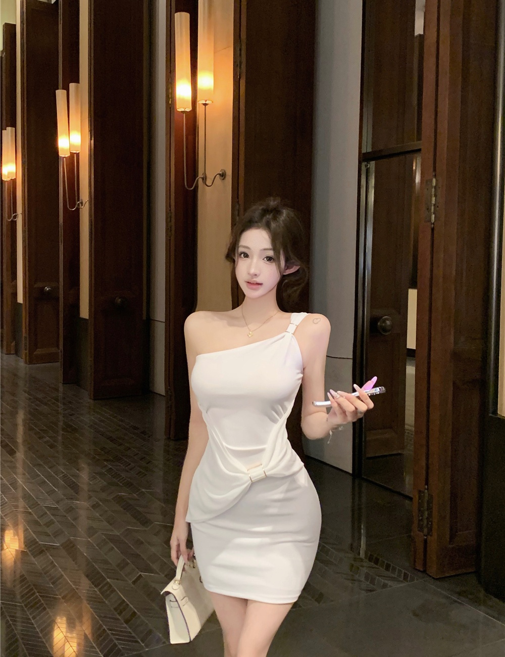 Strapless bow sloping shoulder package hip dress