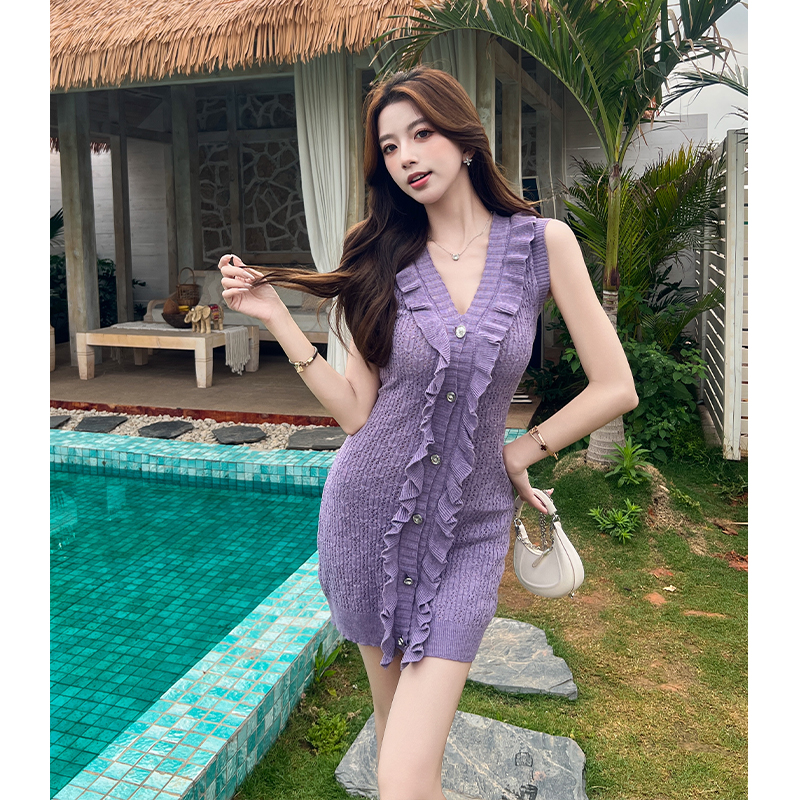 V-neck enticement sleeveless dress knitted wood ear dress