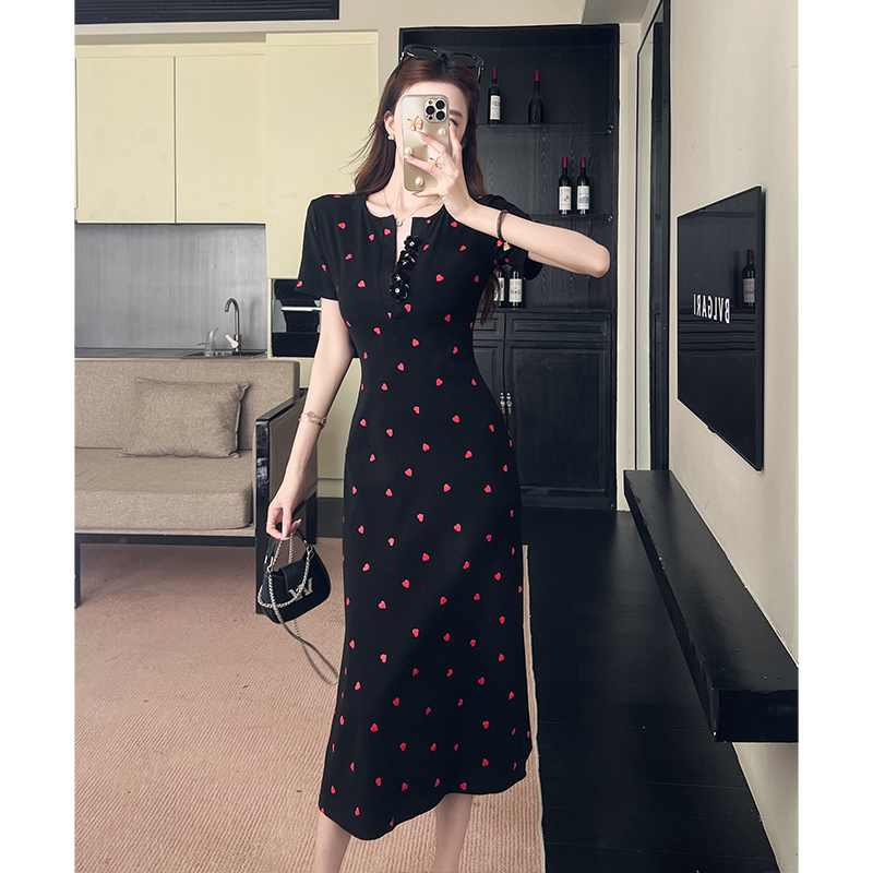 Slim pinched waist heart show young black dress