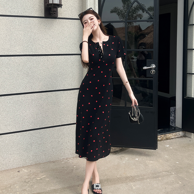 Slim pinched waist heart show young black dress