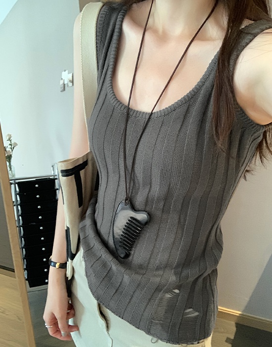 Niche U-neck vest bottoming inside the ride tops for women