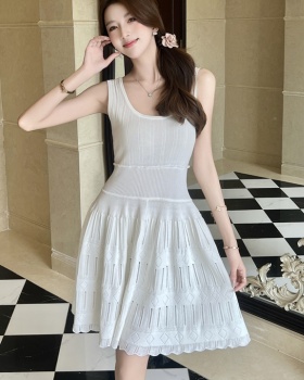 Pinched waist knitted T-back pleated dress