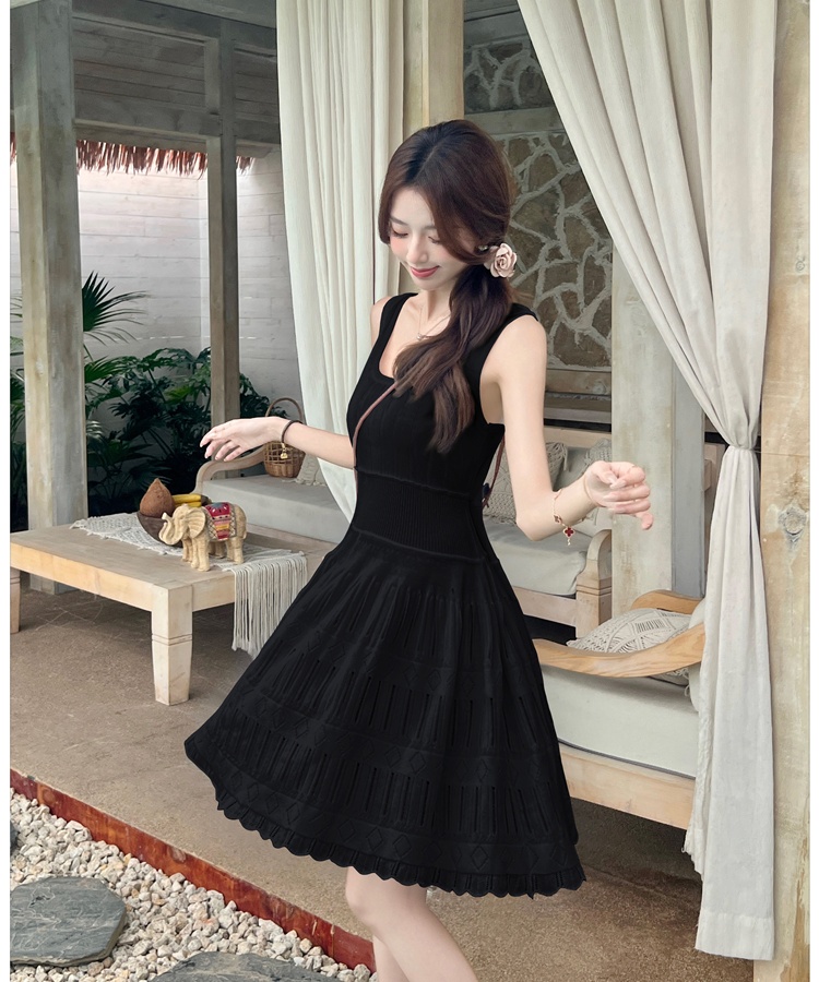 Pinched waist knitted T-back pleated dress