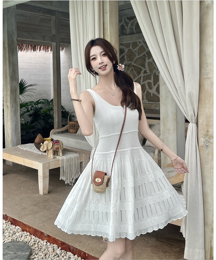 Pinched waist knitted T-back pleated dress