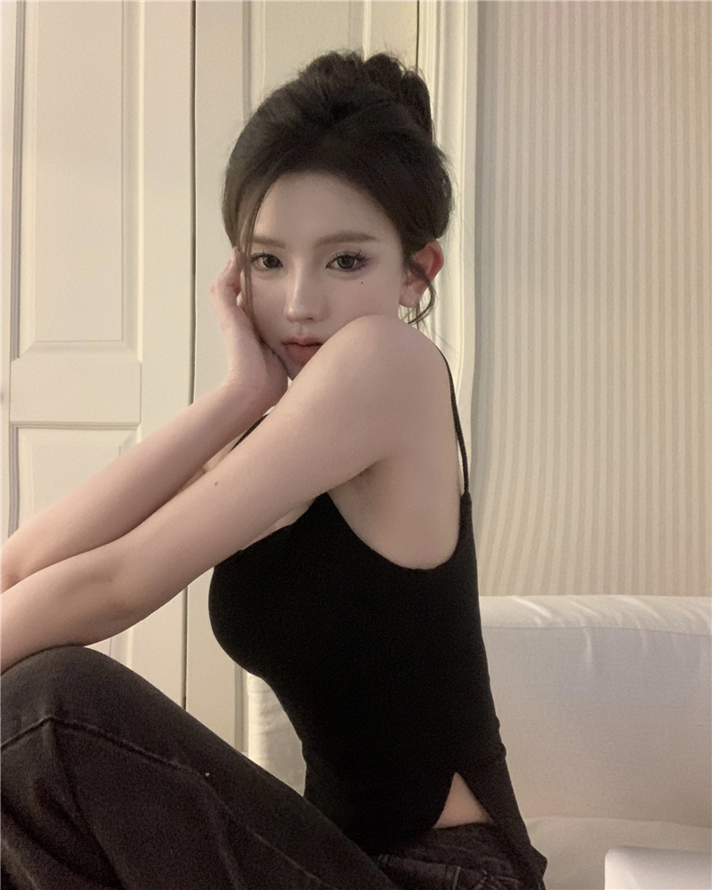 Retro with chest pad tops irregular bottoming shirt
