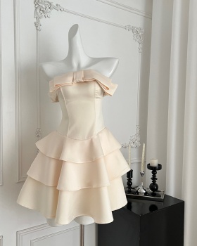 Thick and disorderly flat shoulder cake dress