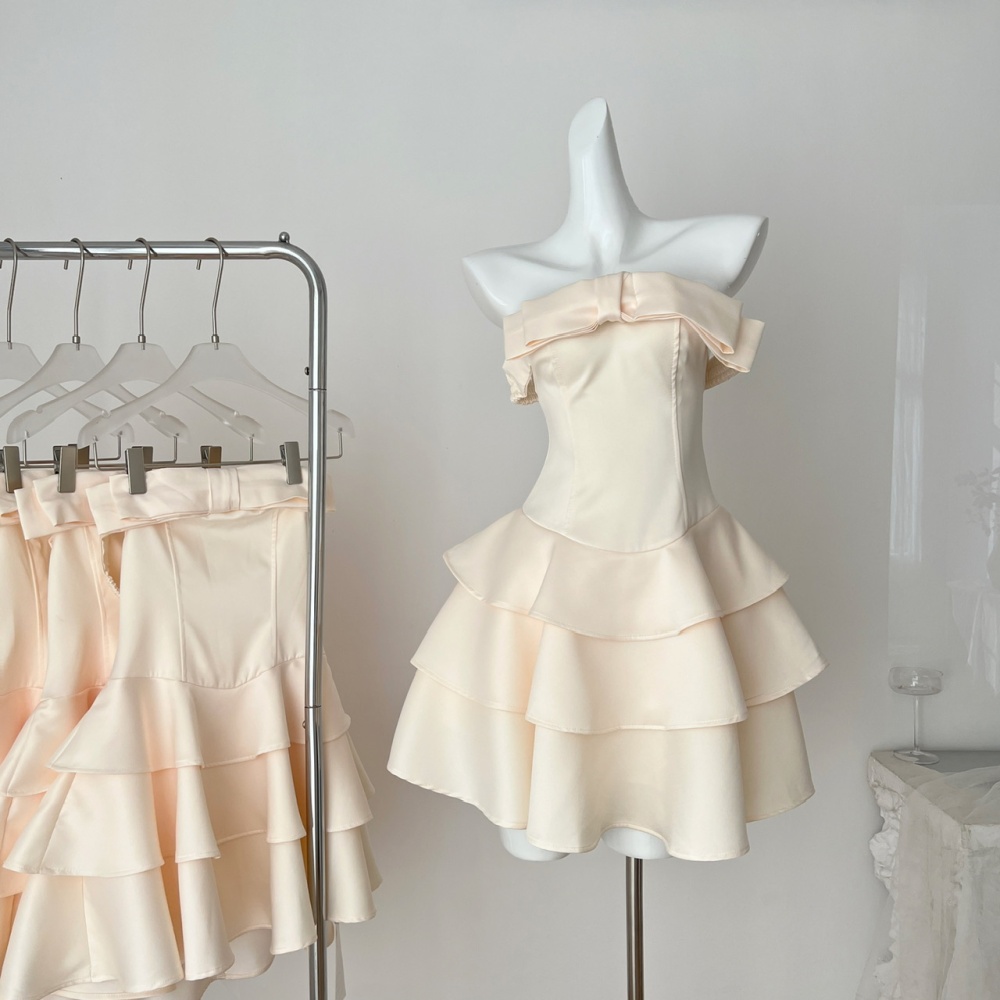 Thick and disorderly flat shoulder cake dress