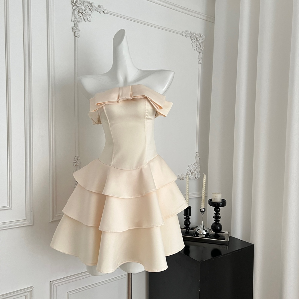 Thick and disorderly flat shoulder cake dress