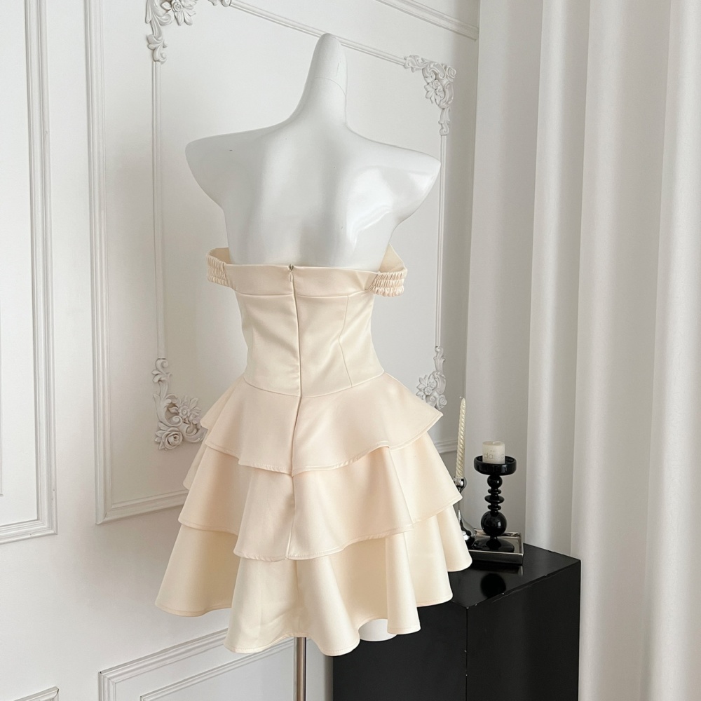 Thick and disorderly flat shoulder cake dress