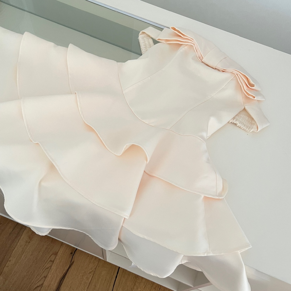 Thick and disorderly flat shoulder cake dress