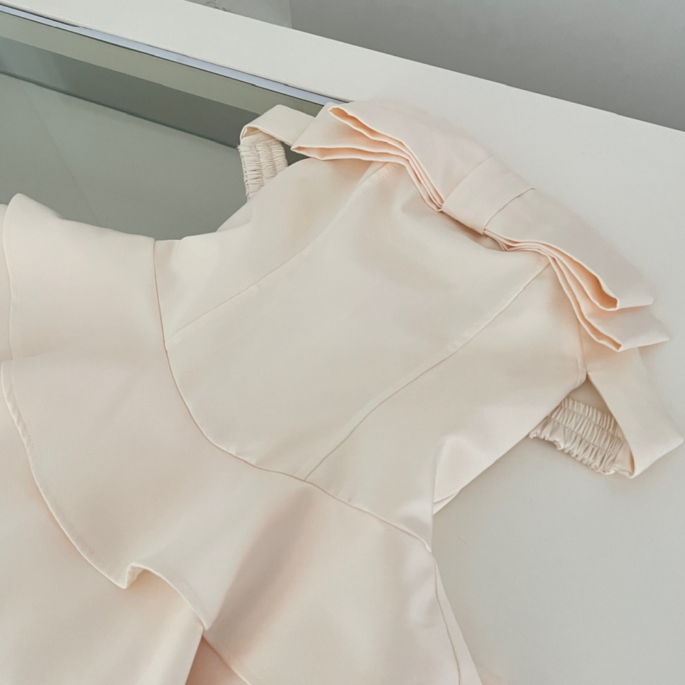 Thick and disorderly flat shoulder cake dress