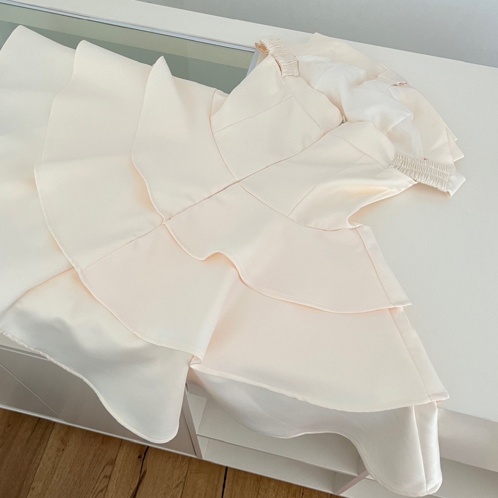 Thick and disorderly flat shoulder cake dress