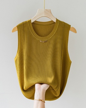 Sling sleeveless bottoming shirt white knitted business suit
