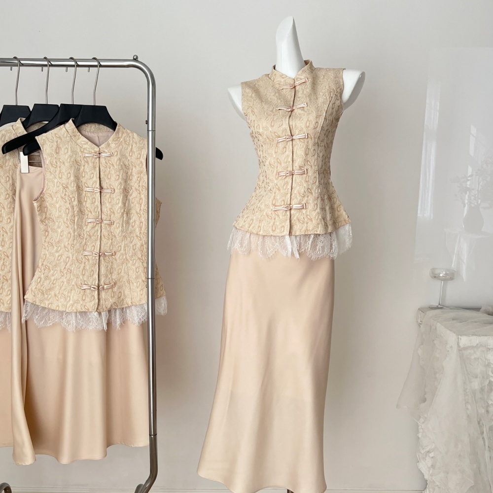 Wears outside skirt sleeveless vest a set for women