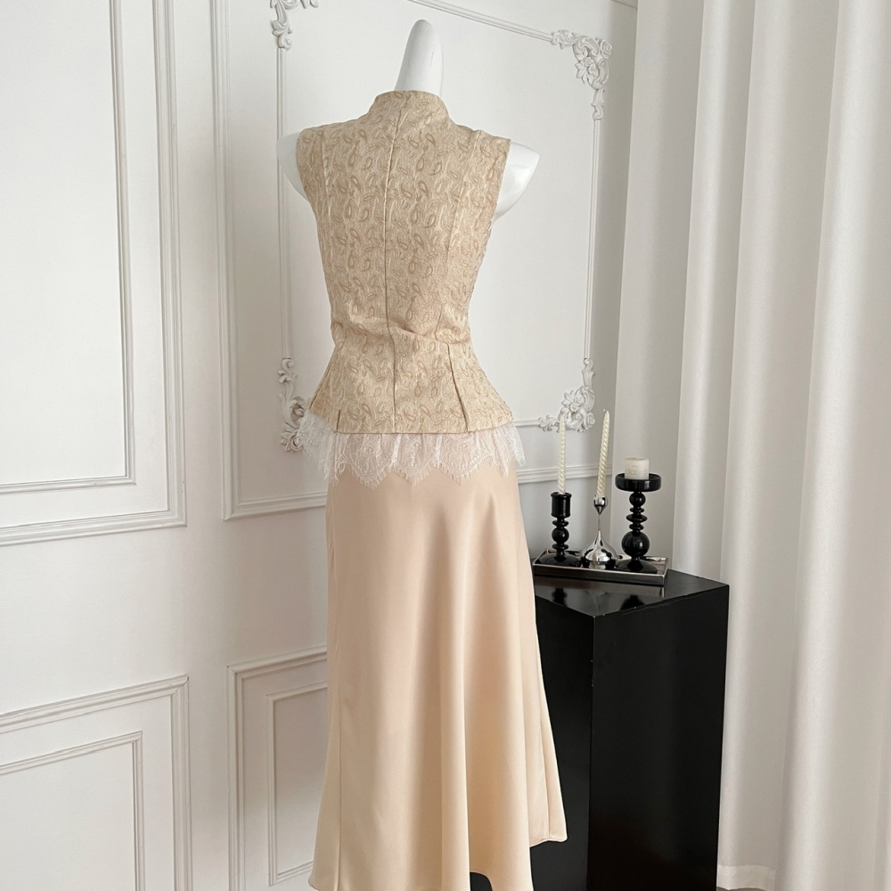 Wears outside skirt sleeveless vest a set for women