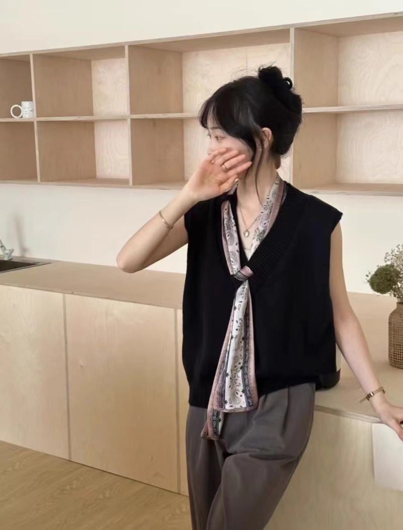 Temperament pure scarves Korean style V-neck sweater