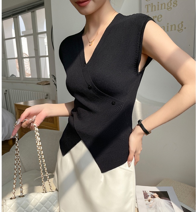 Cross sling tops inside the ride wears outside vest for women