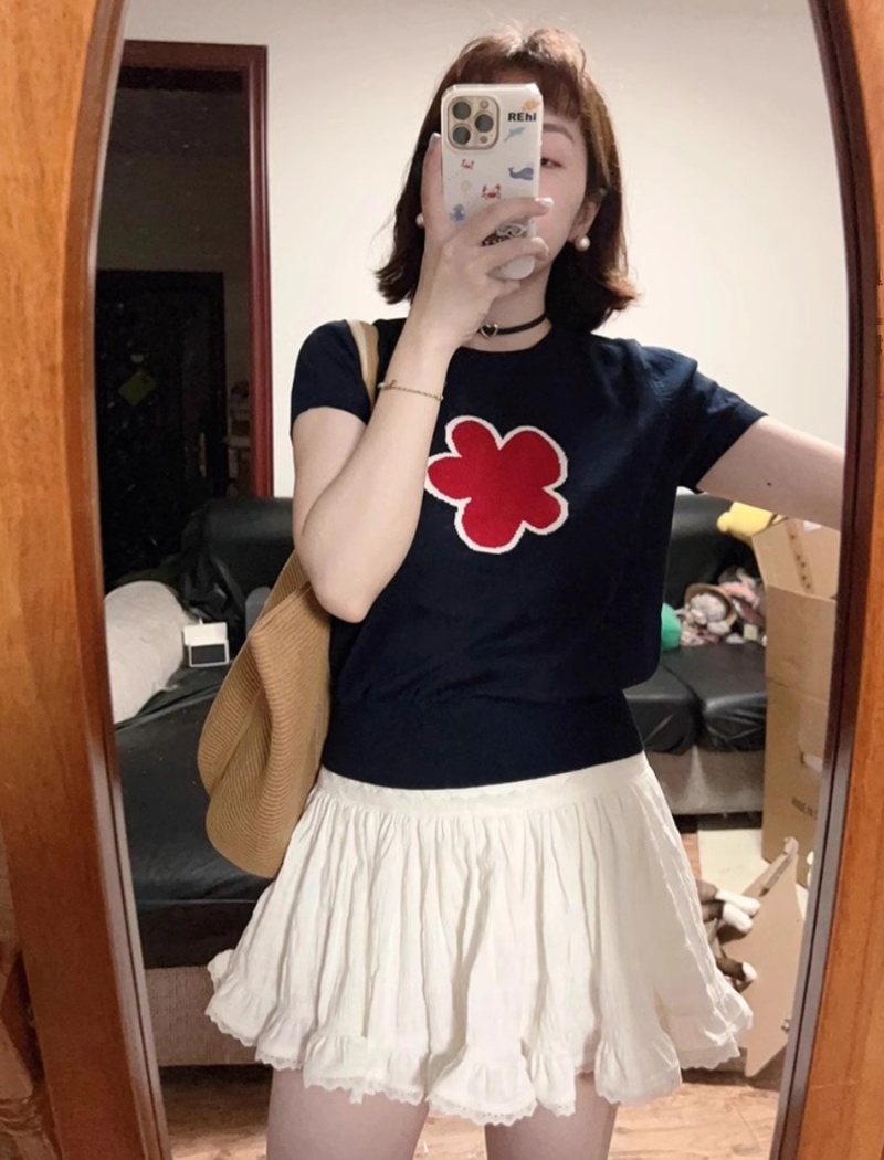 Knitted short tops embroidery unique T-shirt for women