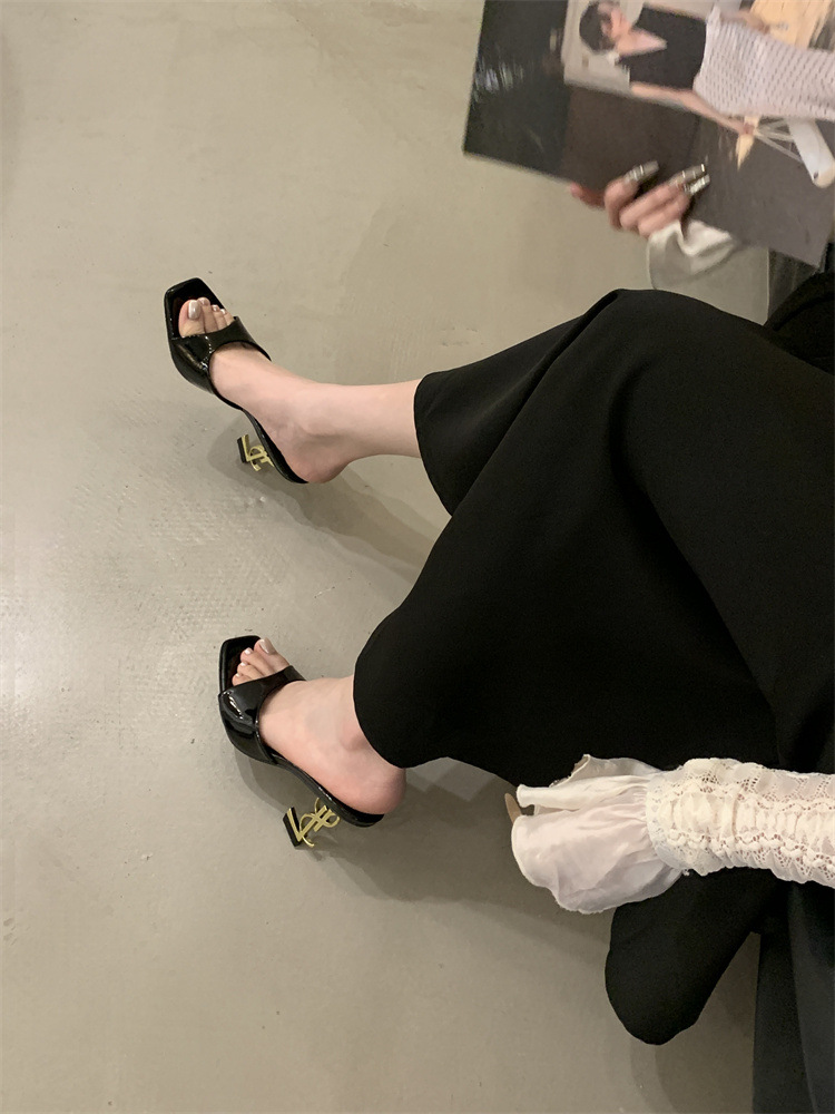 Wears outside letters summer open toe slippers for women