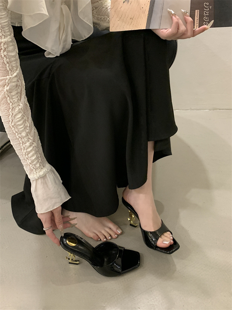 Wears outside letters summer open toe slippers for women