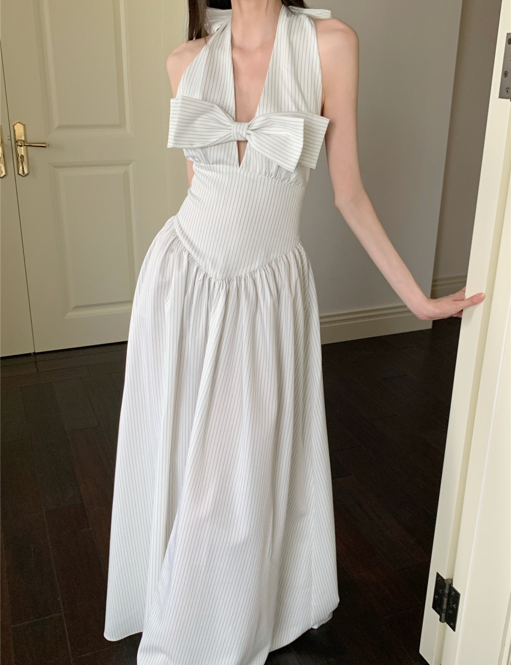Sleeveless V-neck dress bow long dress