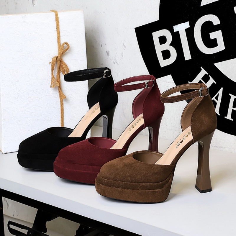 Low broadcloth shoes Korean style temperament sandals