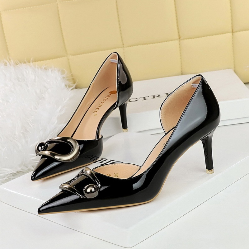 Low metal buckles high-heeled patent leather shoes for women