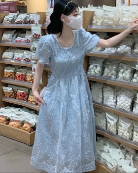 White temperament long dress beautiful embroidery dress