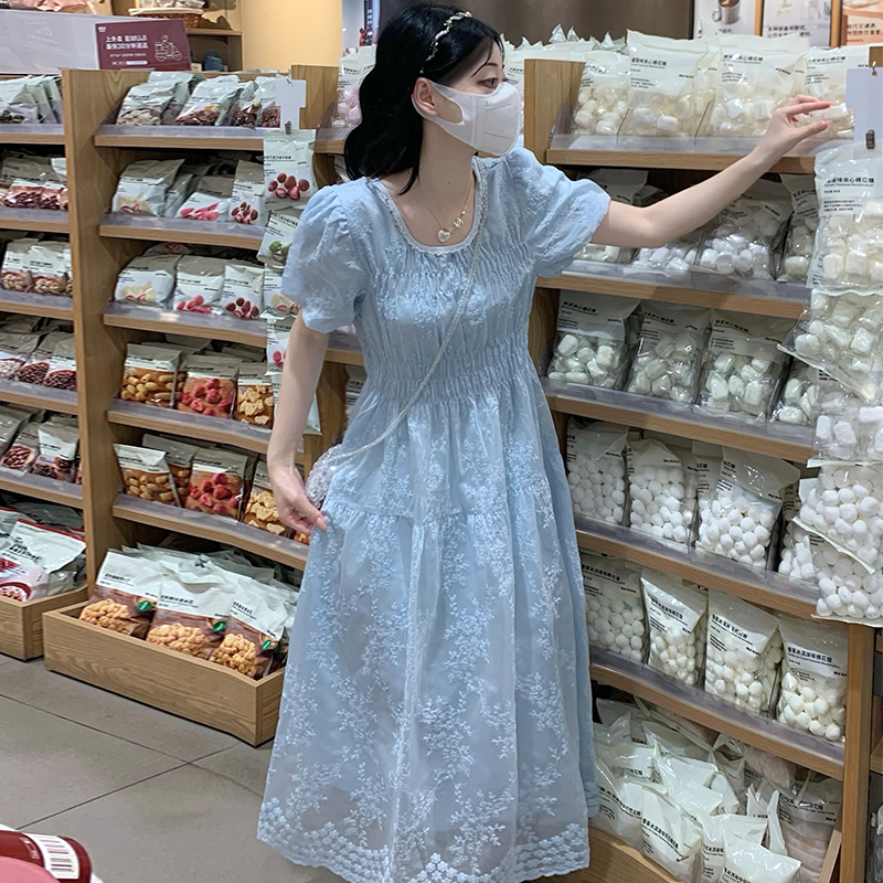 White temperament long dress beautiful embroidery dress