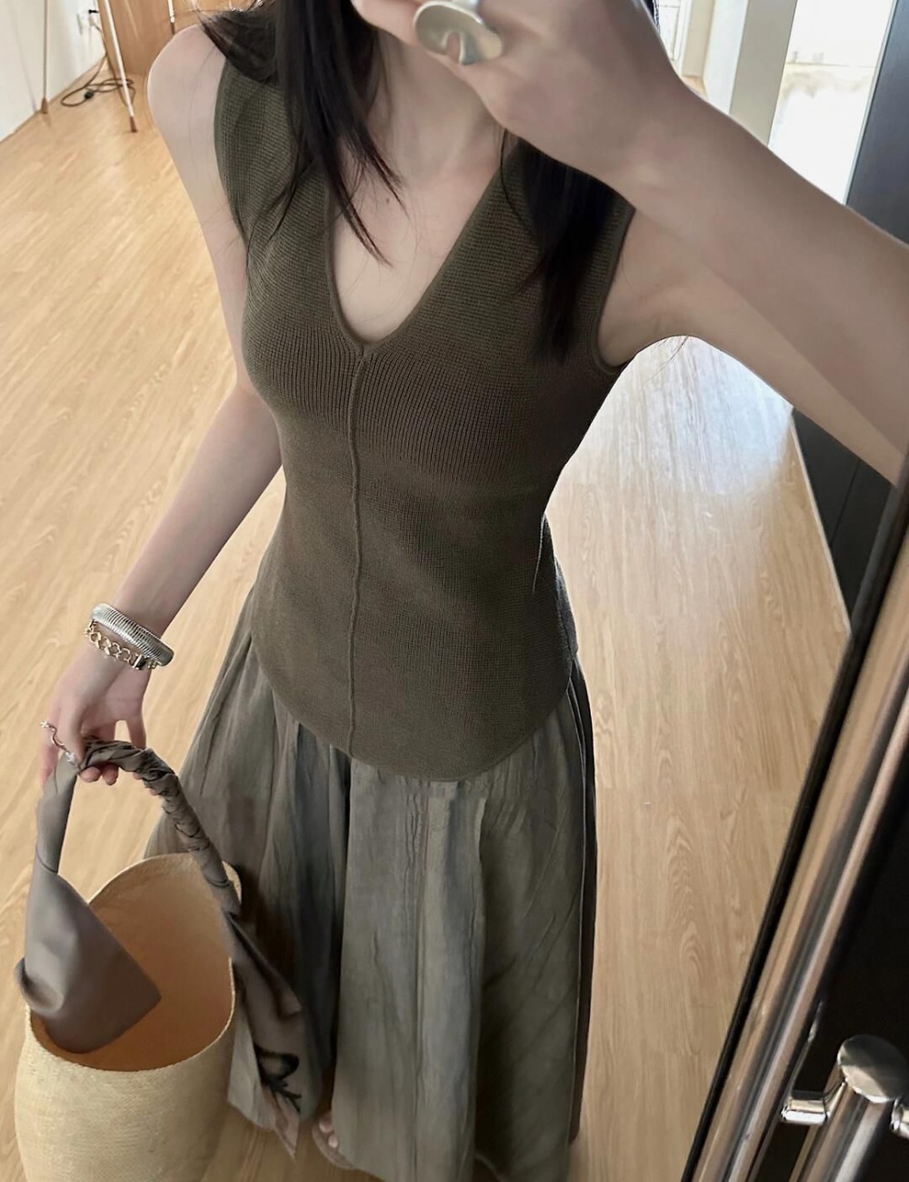 Pinched waist V-neck summer tops niche unique vest