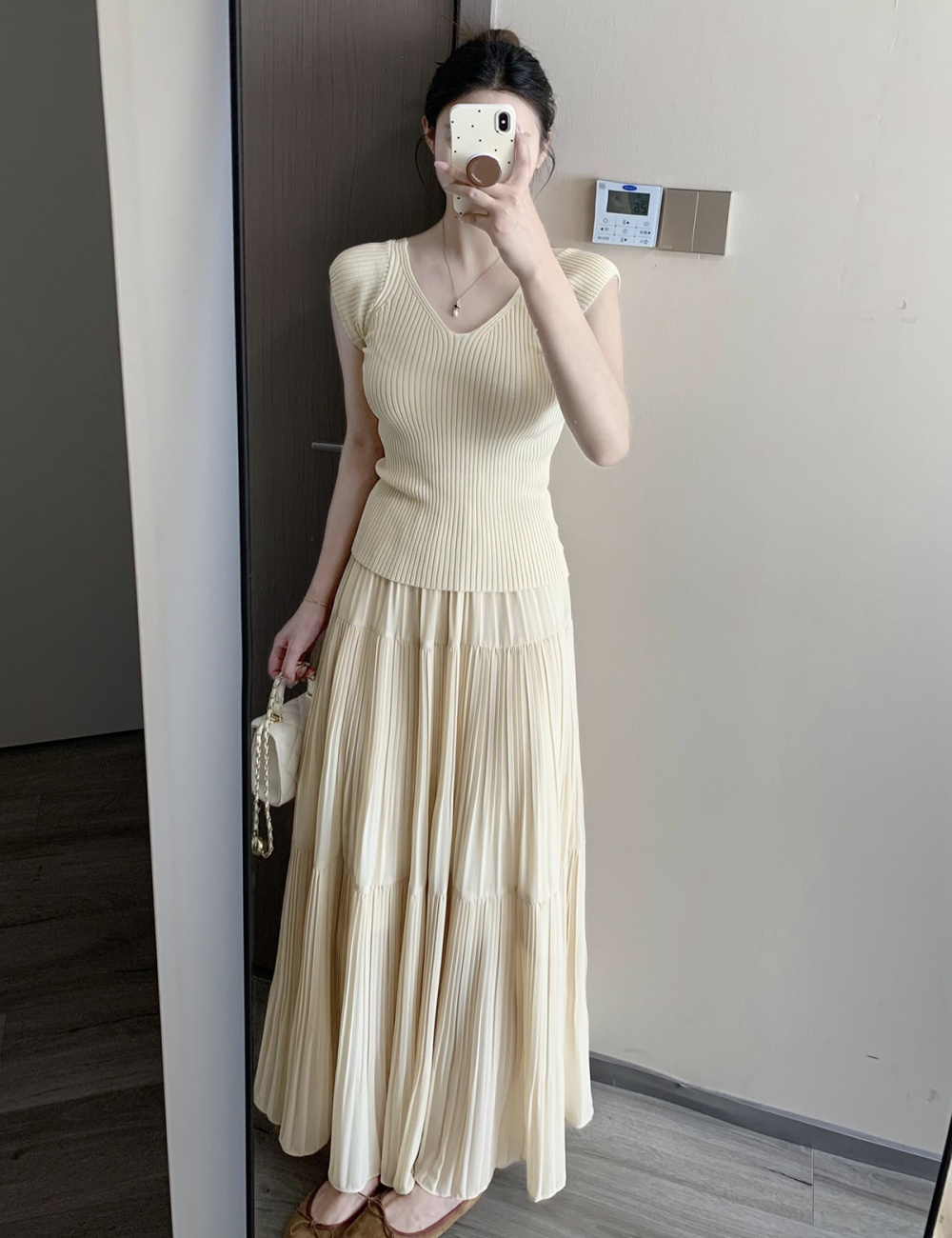 Knitted slim skirt V-neck bottoming shirt 2pcs set for women