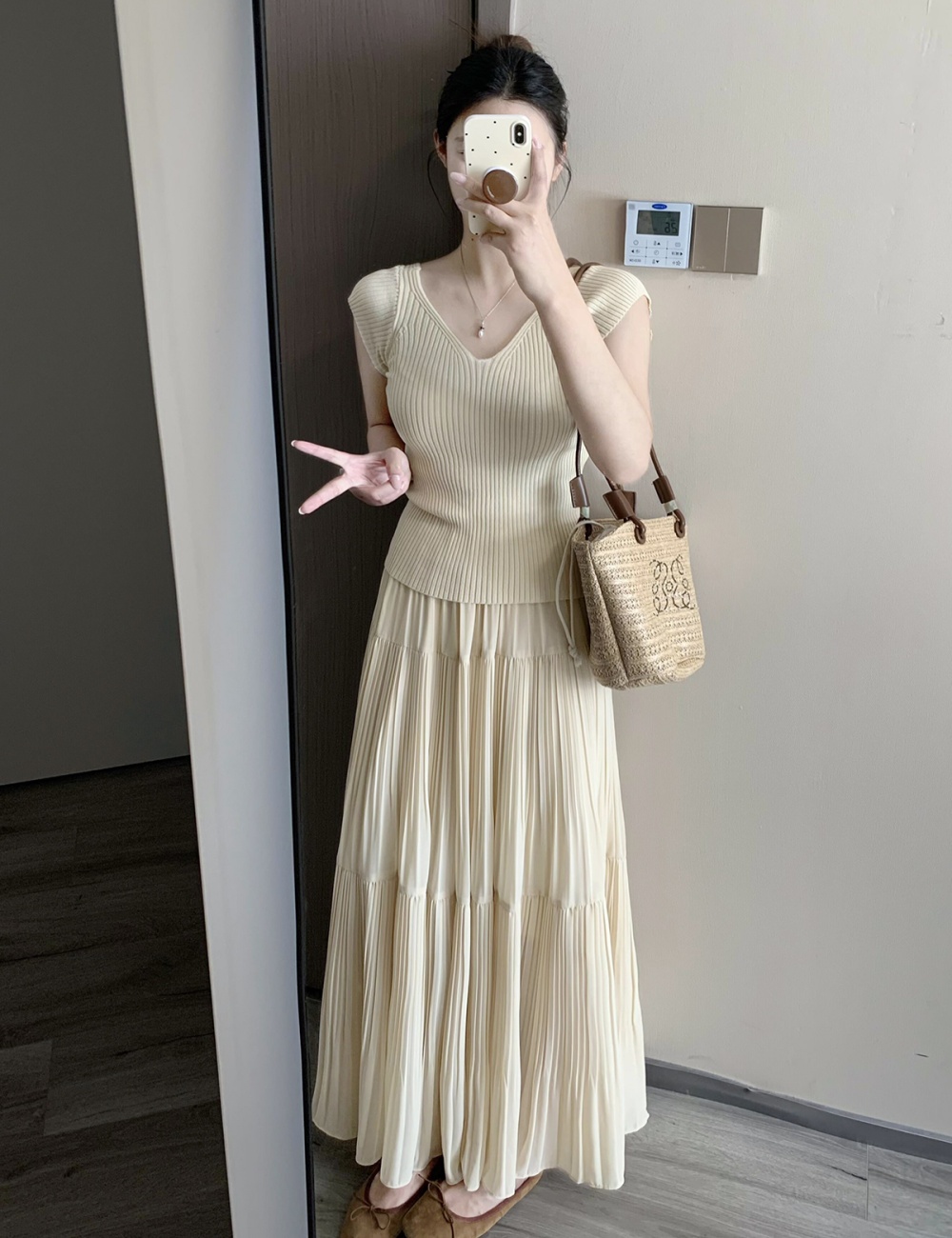 Knitted slim skirt V-neck bottoming shirt 2pcs set for women