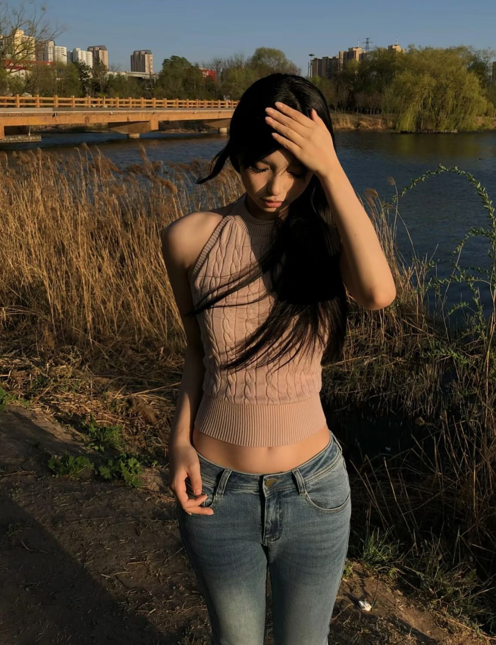 Retro vest wears outside tops for women